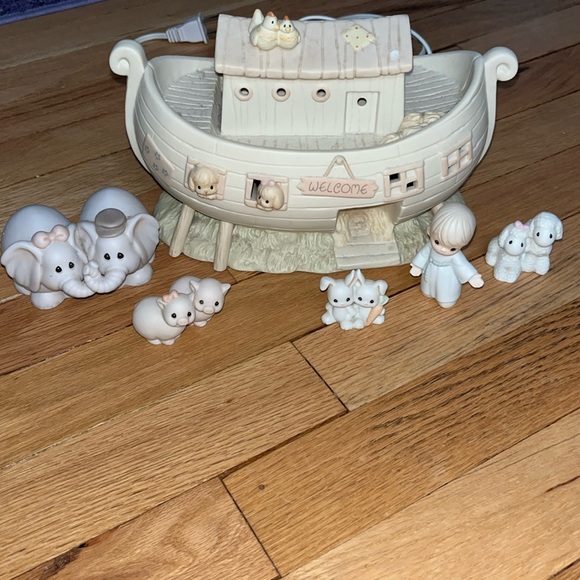 Precious Moments Noah’s Ark - Picture 1 of 3